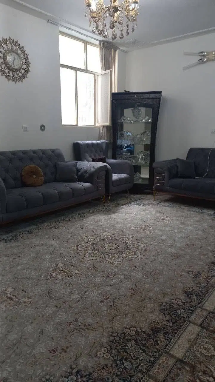 آپارتمان مجتمع ملکی،سه دختران