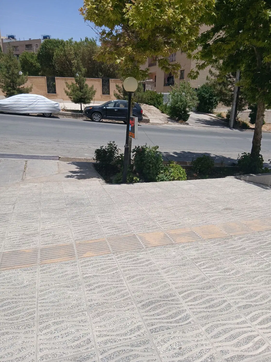 مغازه در مولانا بر خیابان