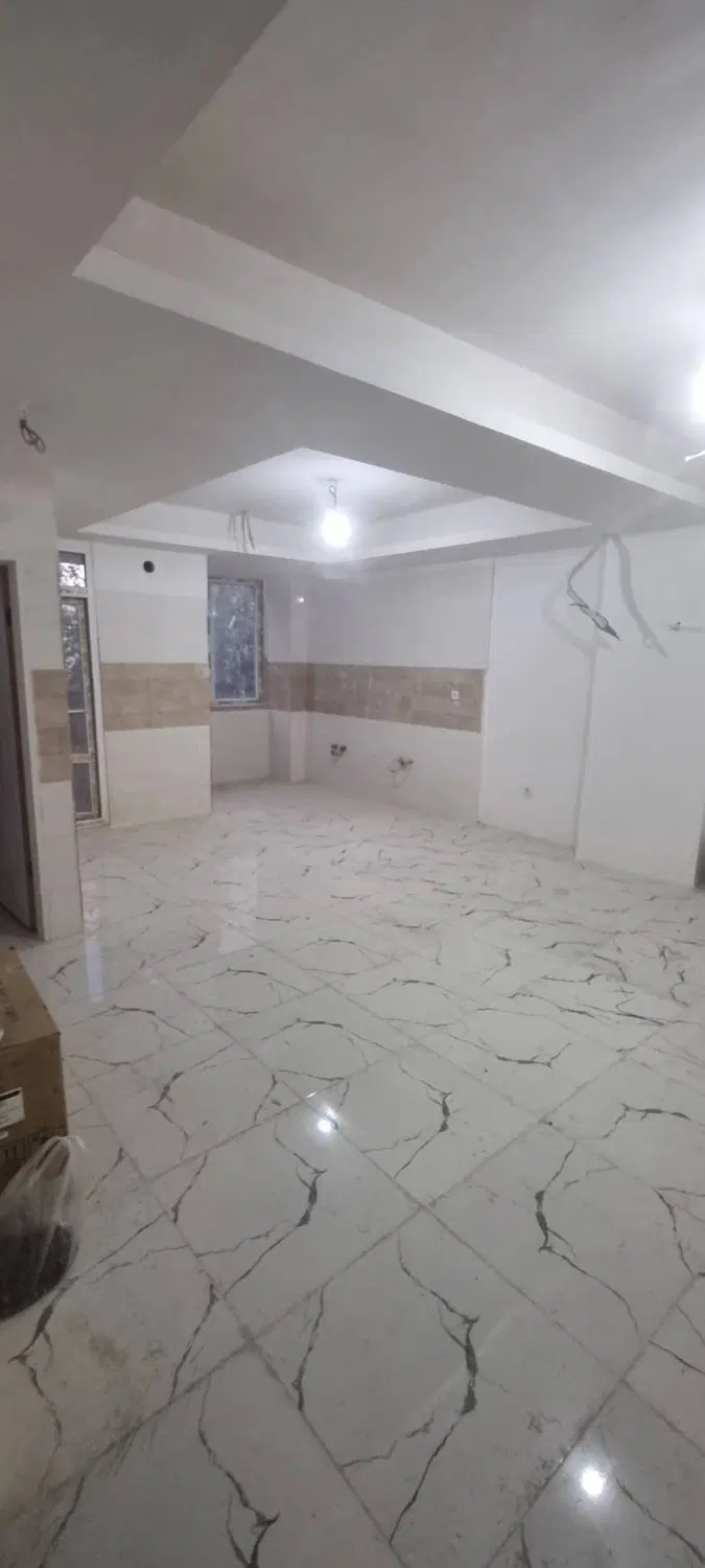 ۵۳ متر نوساز، نفیس شمالی