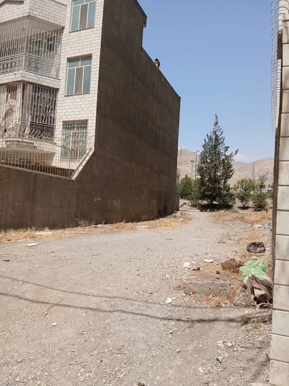 زمین فروشی