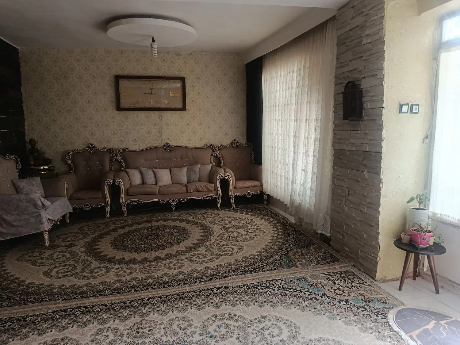 90مترویلای مرکز شهر رشیدی چوبفروشها