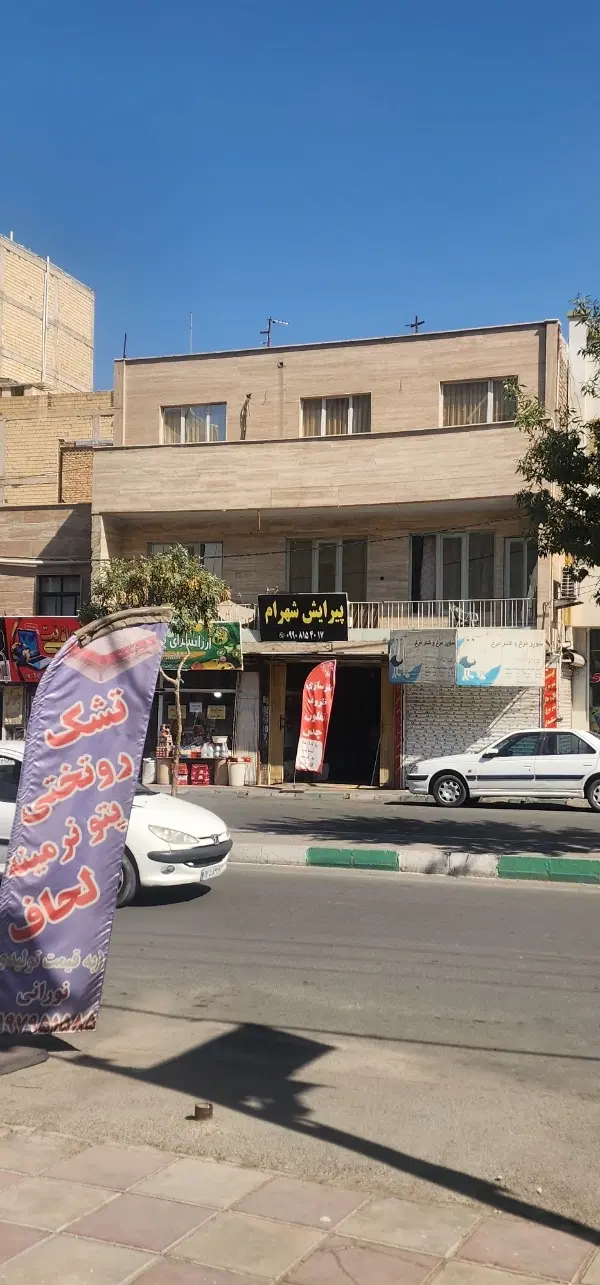 150متر واحد رهن و فروش طبقه فوقانی پاساژ