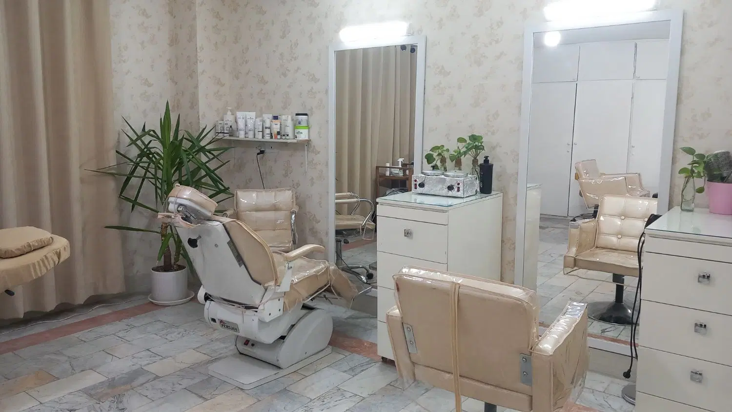 اجاره صندلی و میز ناخن و تخت مژه