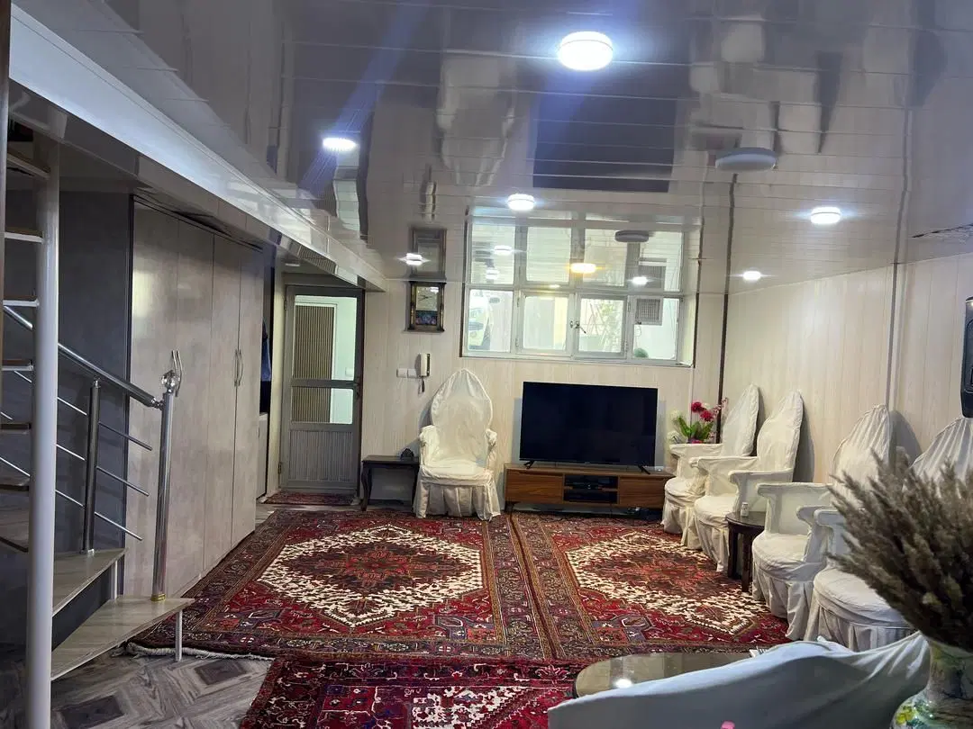 حیاط ۲ طبقه
