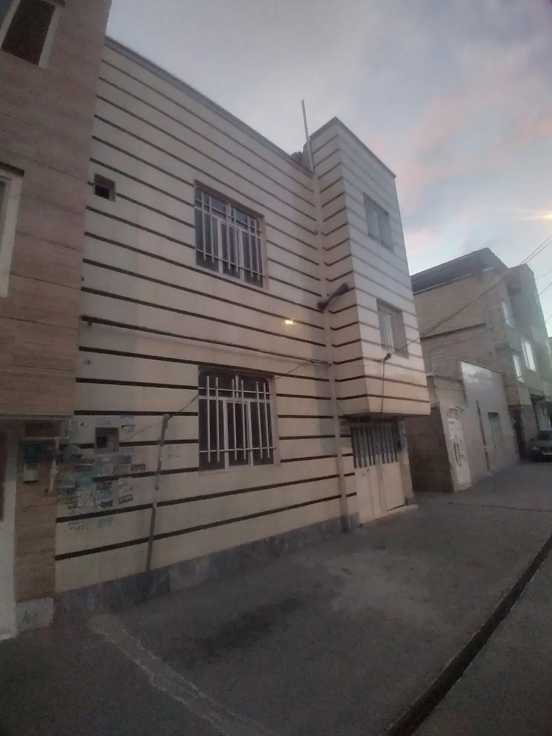 خانه دو طبقه شهرک بهاران ویره