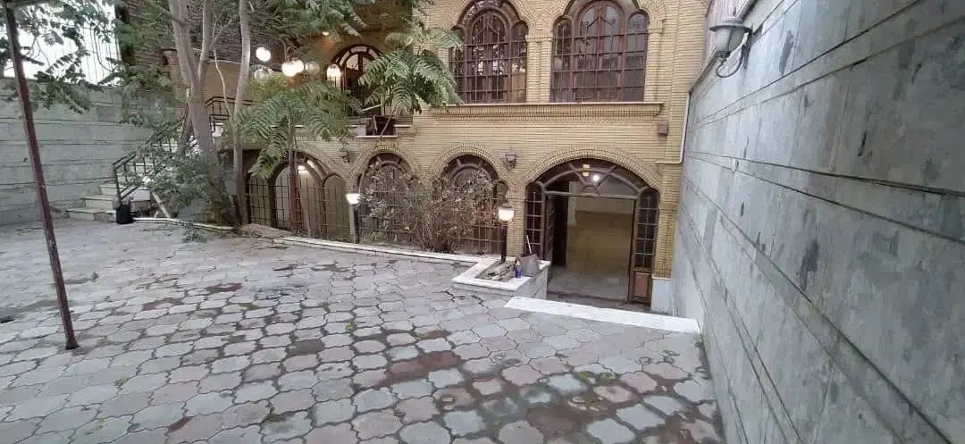 ویلایی ۲۷۰ متری_معبر ۲۰ متری _تقاطع دوم_مناسب ساخت