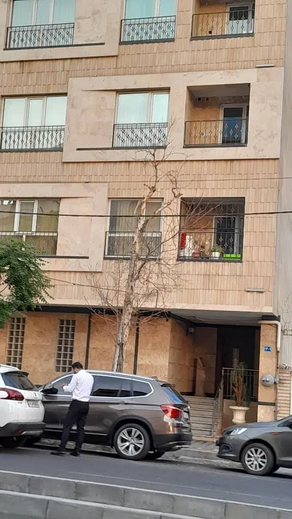 ۱۰۶ متر آپارتمان نوساز  بالای پارک فدک