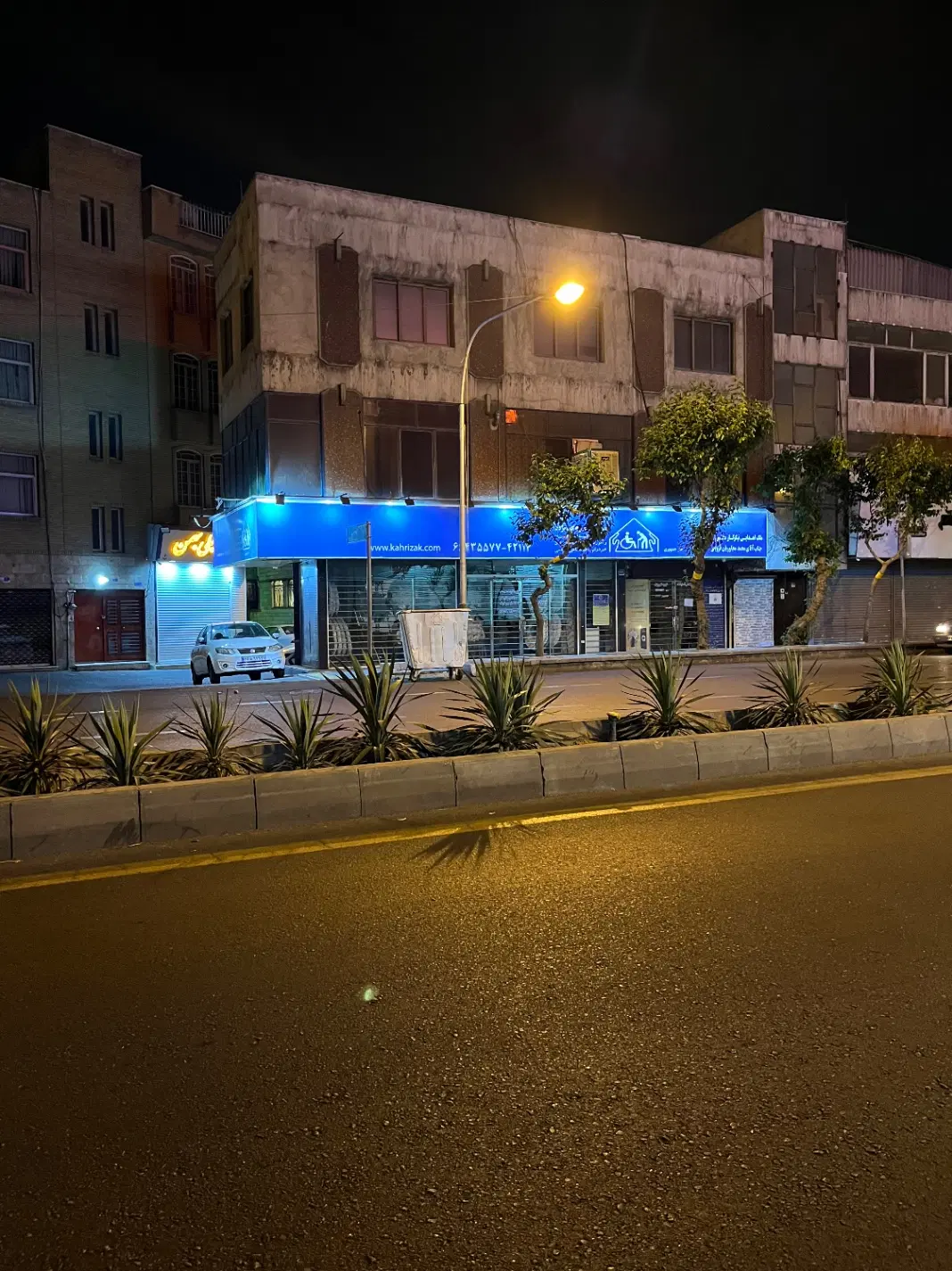 اجاره دفتر اداری تجاری ۱۰۰ متری بر خیابان جمهوری