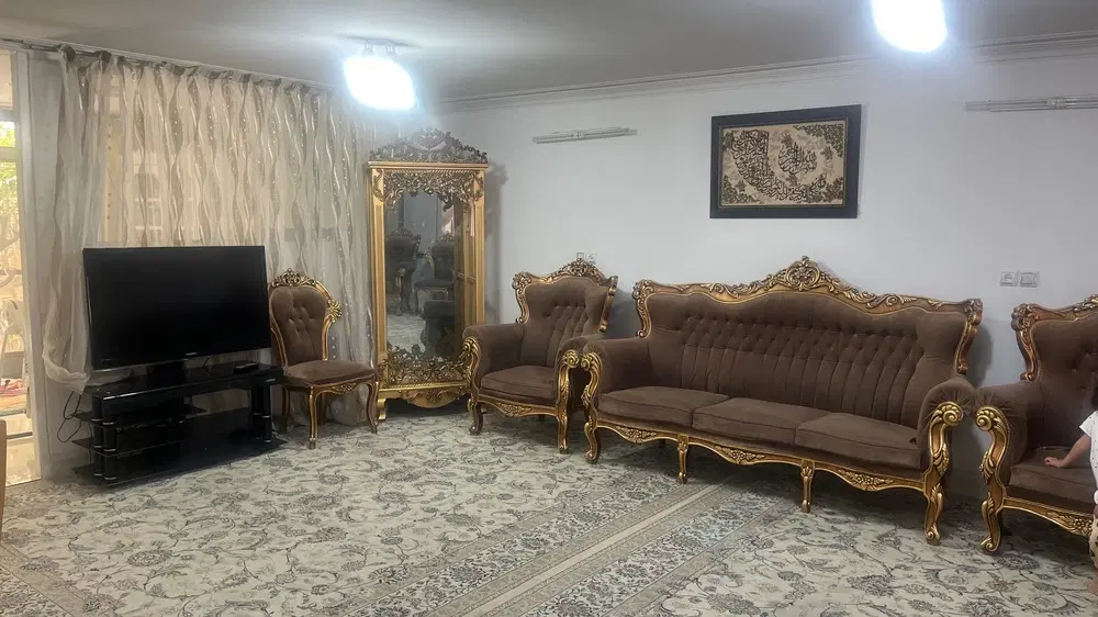 آپارتمان مستقل 2خوابه چهار باغ بالا باحیاط اختصاصی
