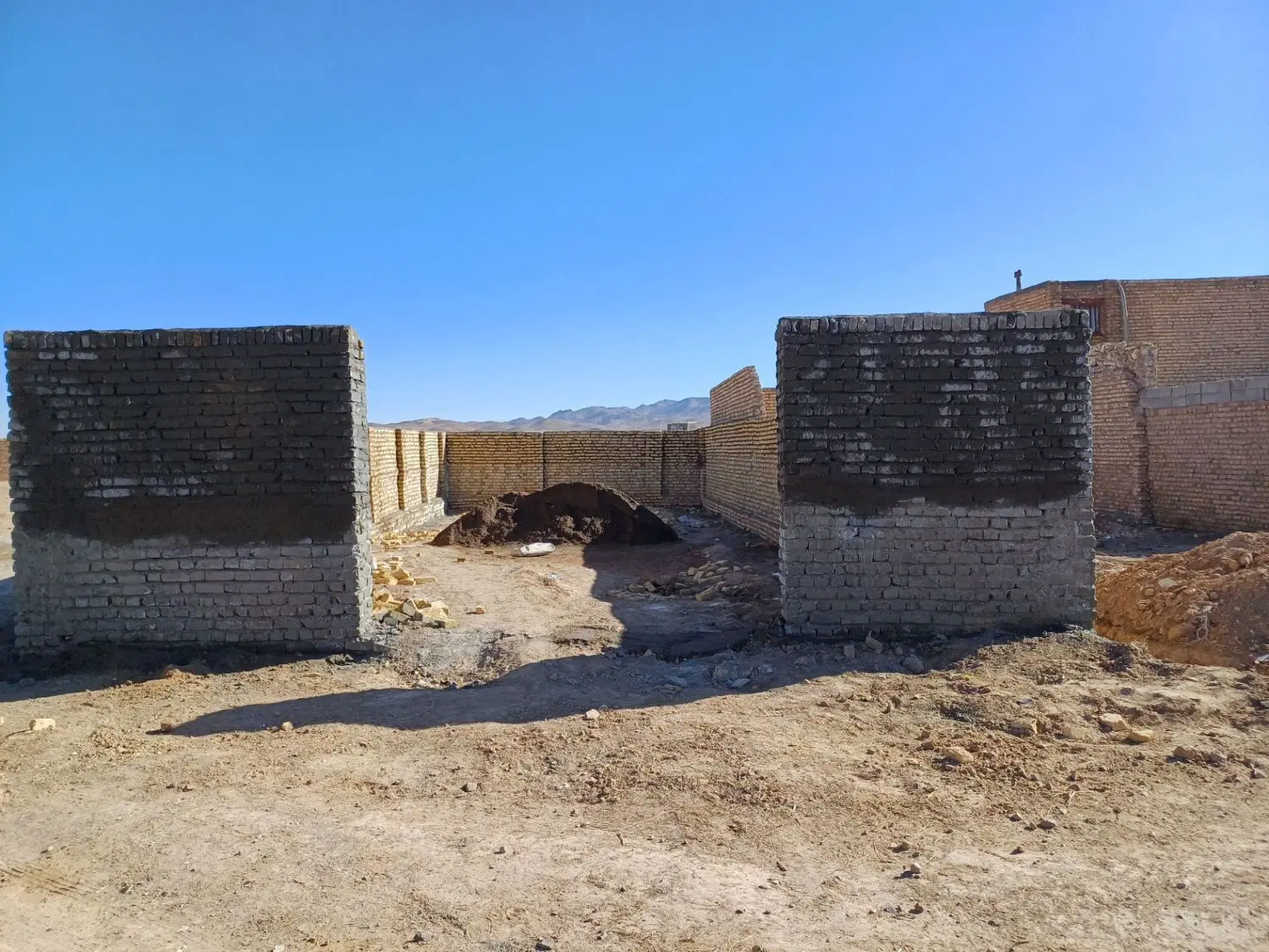 چهار دیواری 160 متر طاهر آباد