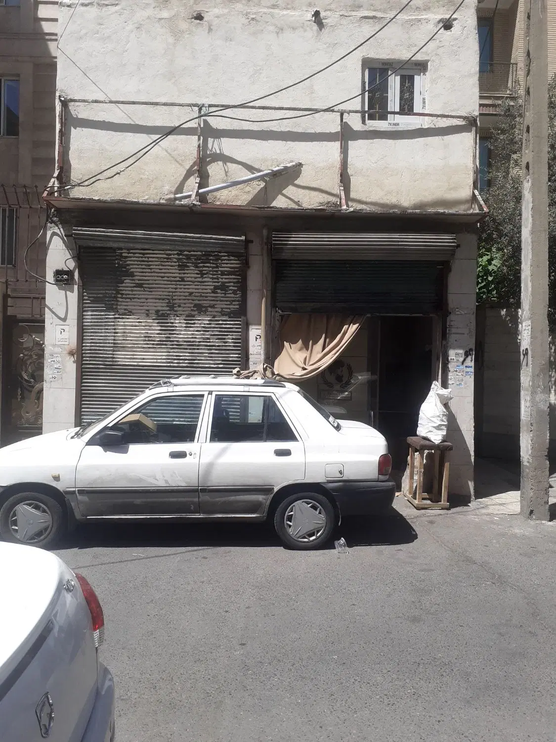 ۱۷ متر مغازه تجاری  شامل اب برق گاز  تلفن