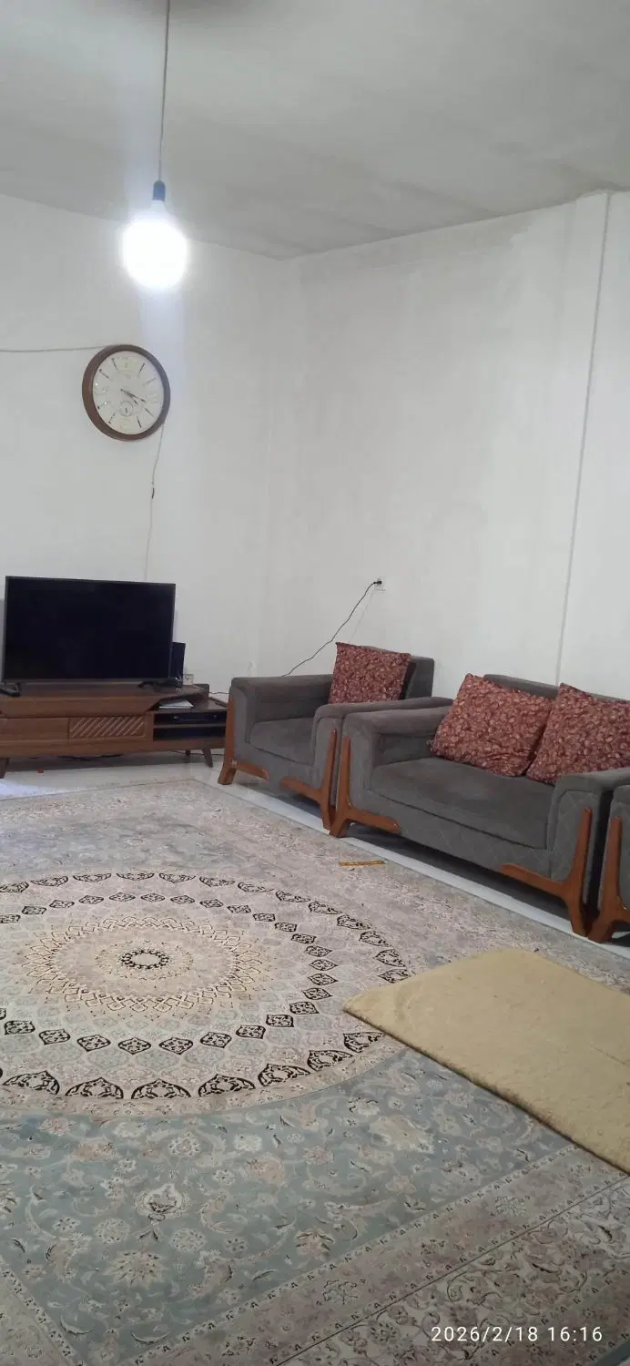 آپارتمان صد متر  راه جدا طبقه هم کف