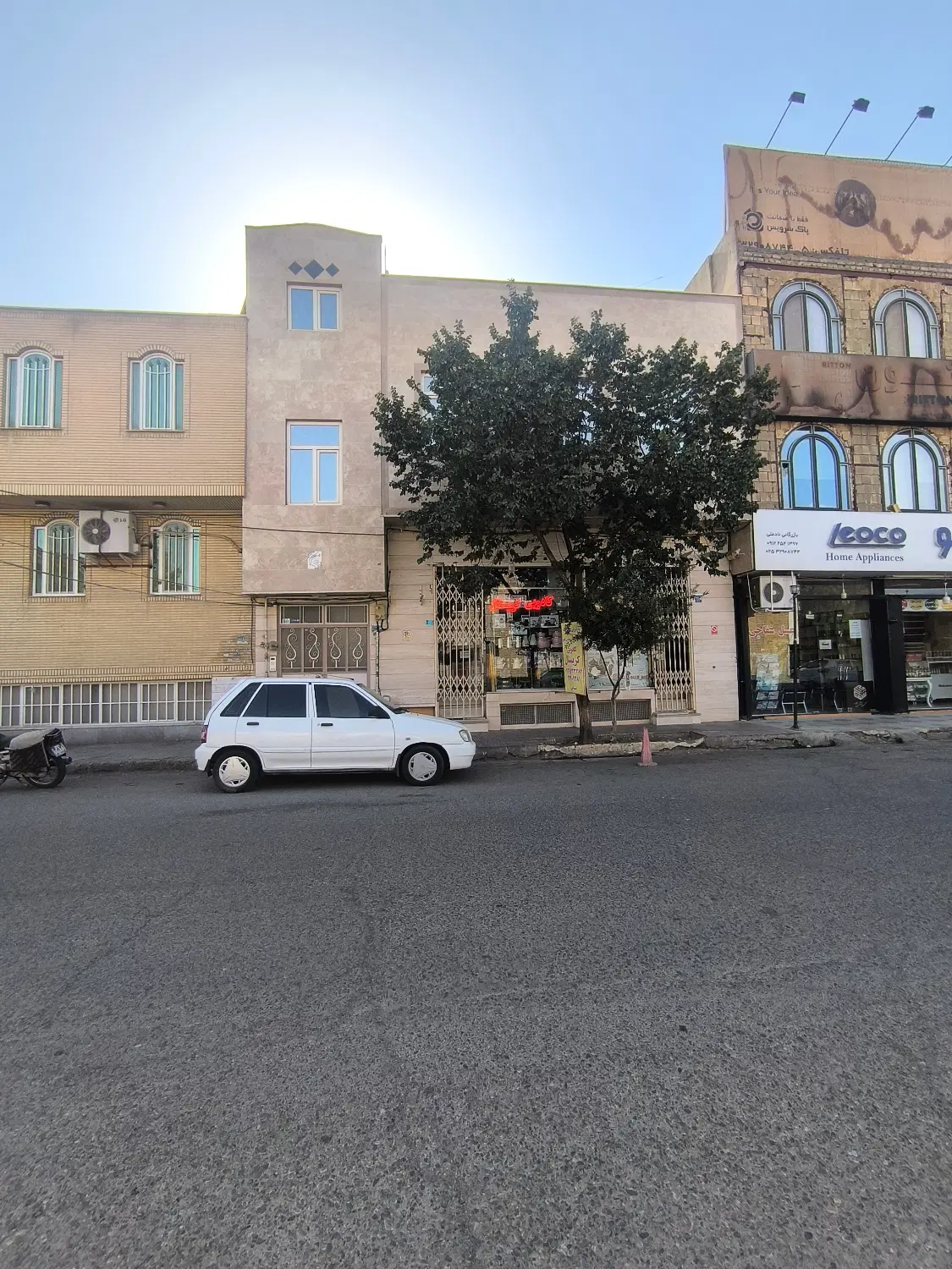 ویلایی۳۳۰متری_۳طبقه_دوباب مغازه