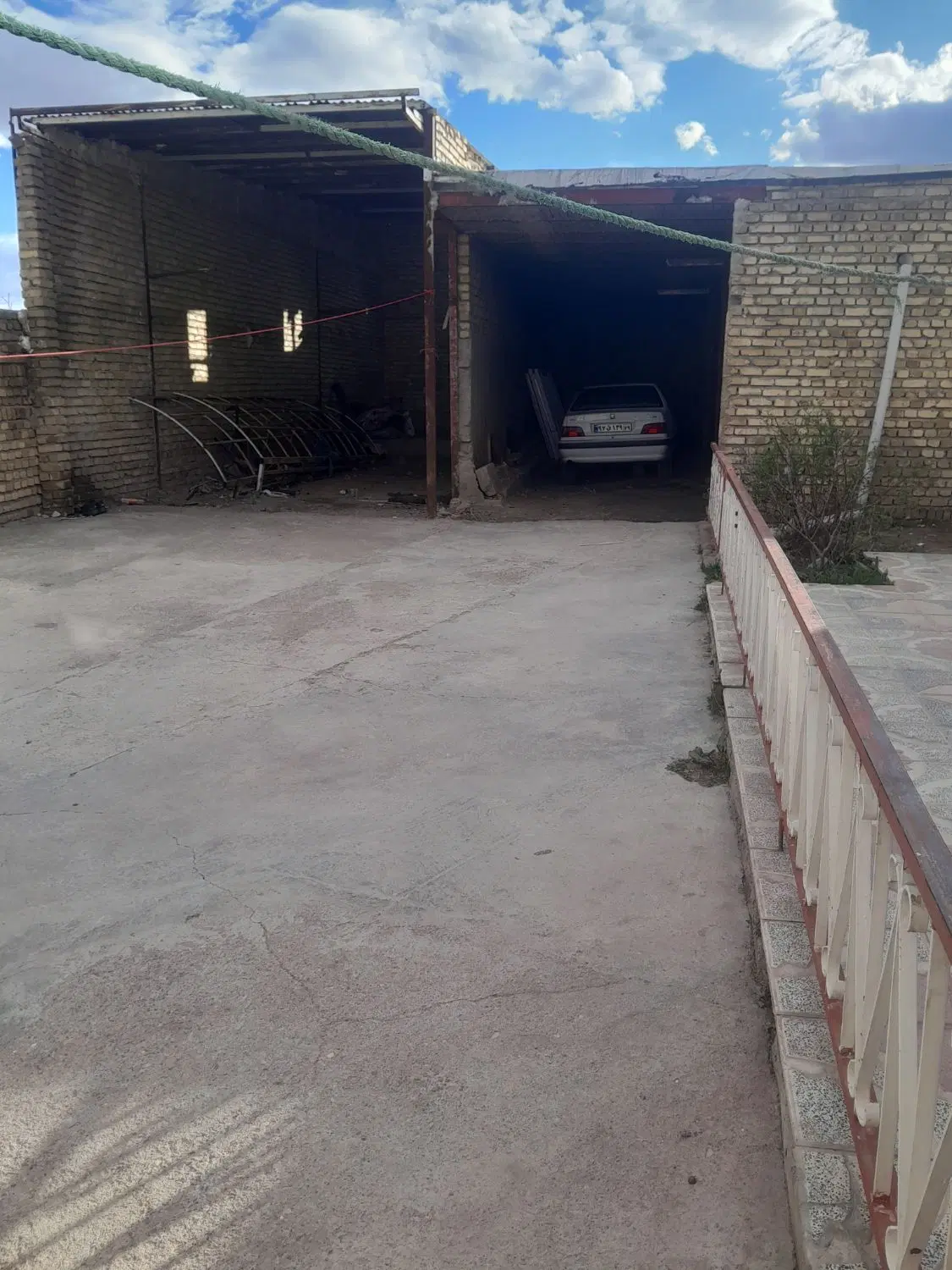 خانه ی در ۲۵ کیلومتری  جاده  قزوین  رشت