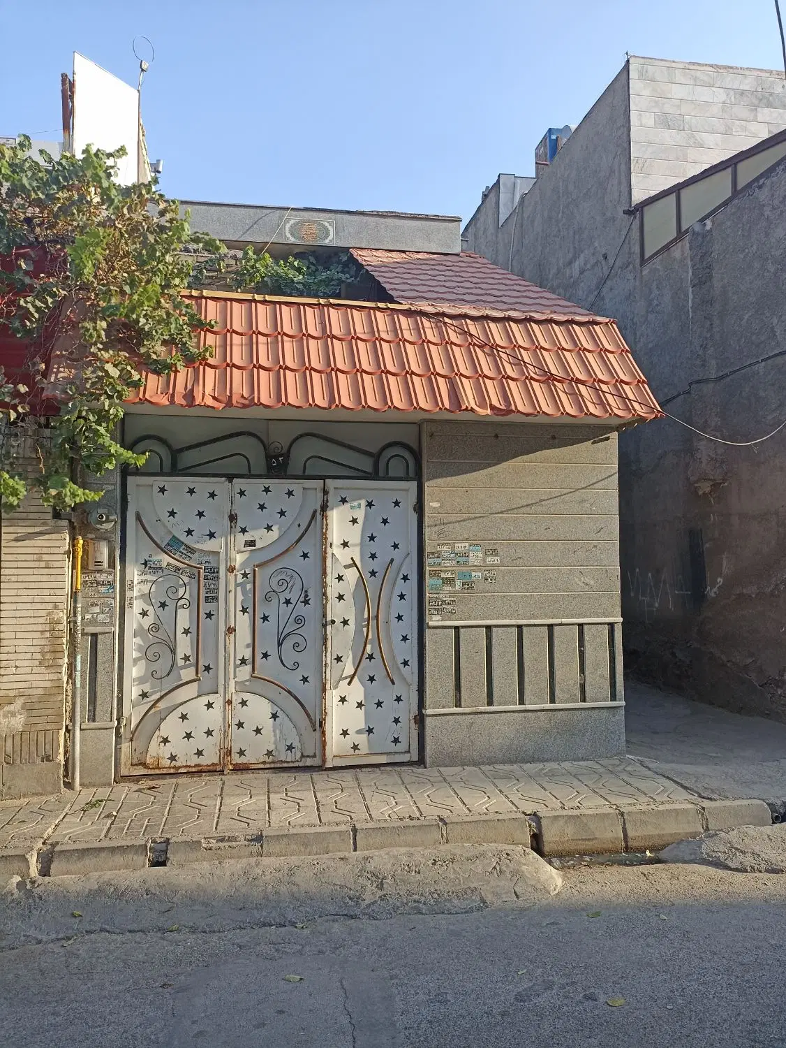 خانه ویلایی دو طبقه ماشین رو در پنجتن