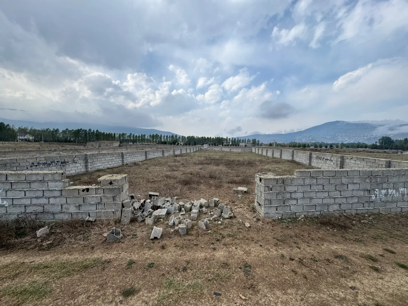 زمین ۸۰۰ متری کلاردشت لاهو