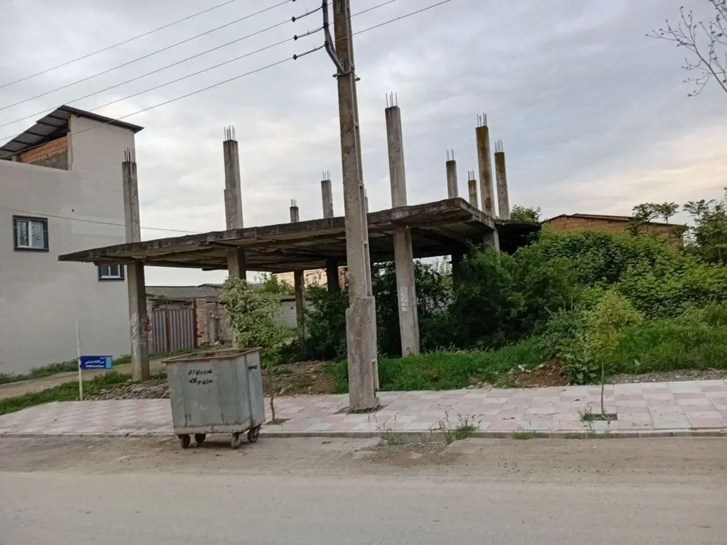 زمین فروشی شموشک