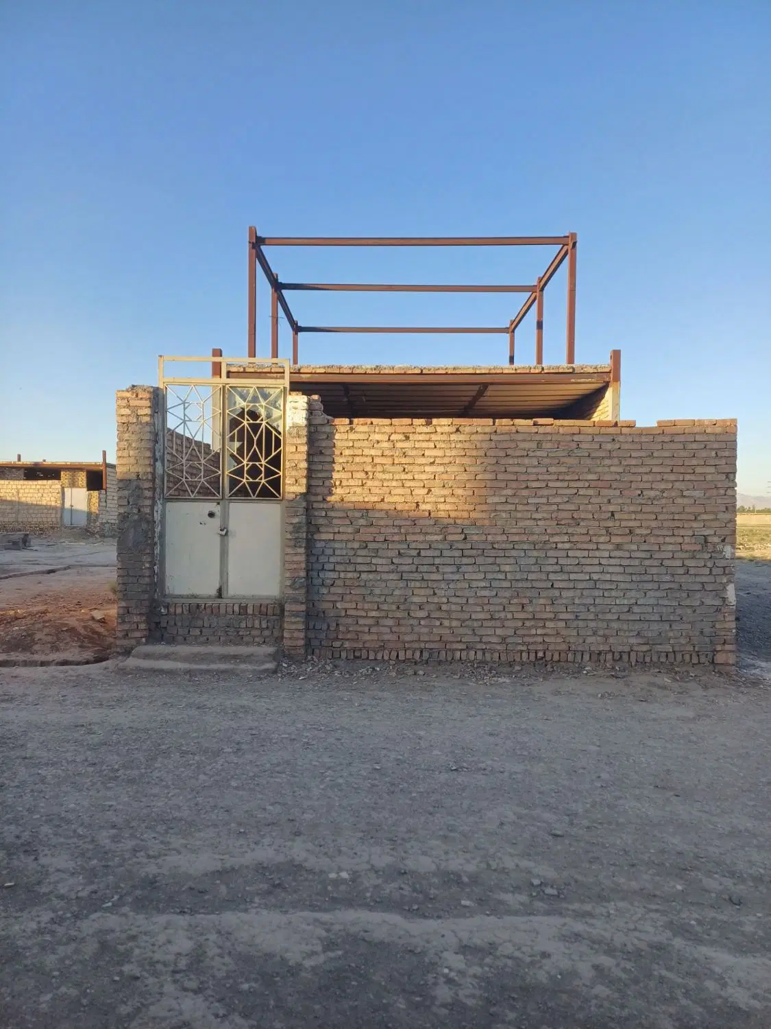 خانه نیمه کاره کعاوضه با ملک و ماشین