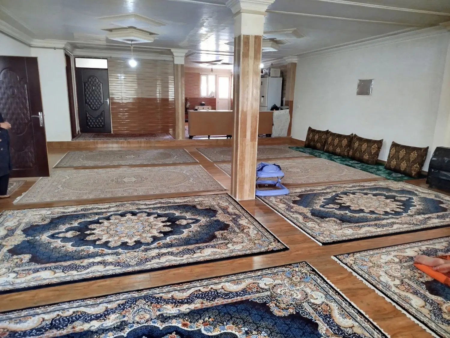 اجاره واحد   به متراژ    ۲۰۰ متر    لوکس