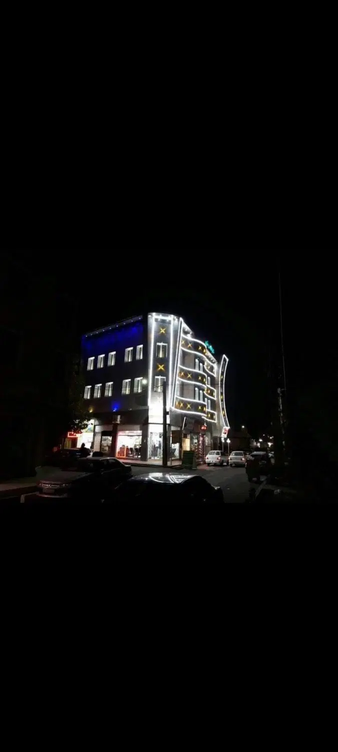 رهن و اجاره ۳۰۰ متری تجاری _ بر اصلی قائمیه