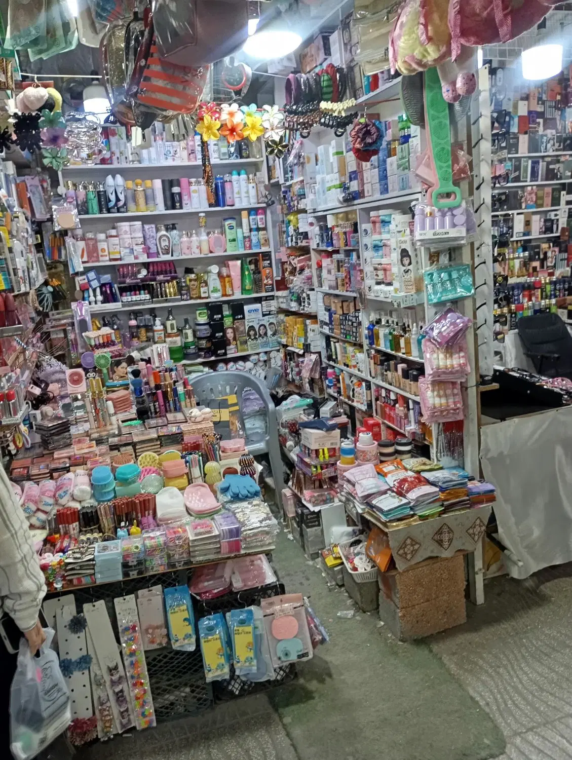 دکه بر خیابون نبش پاساژ حقیقت