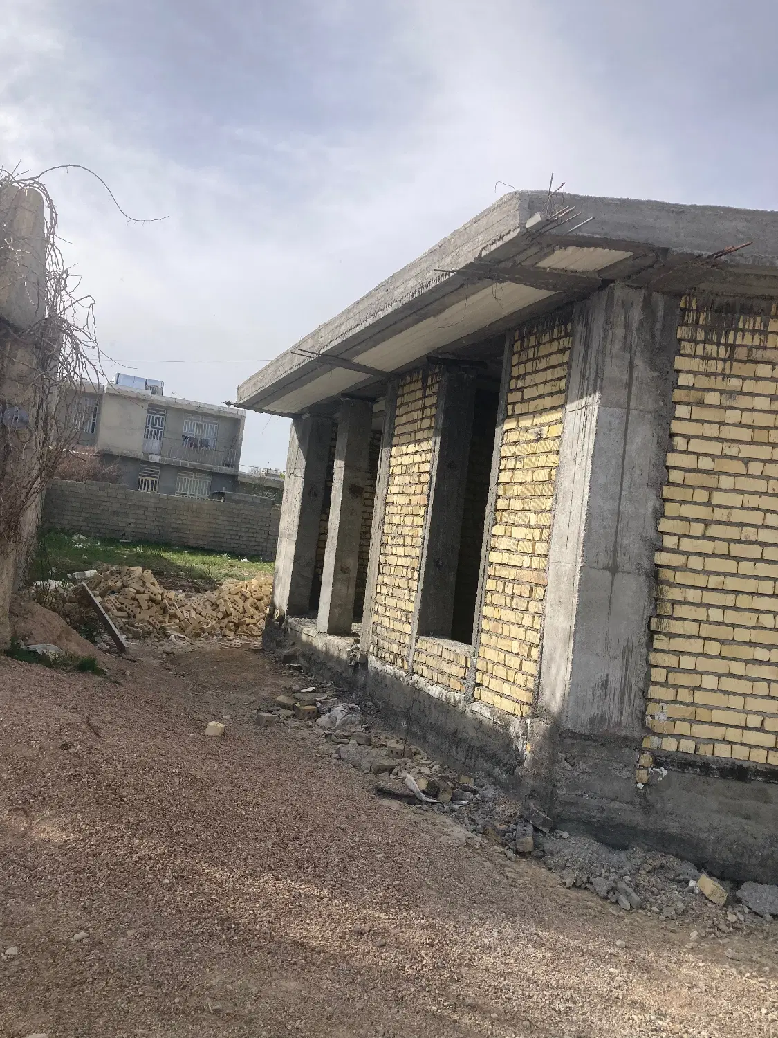 ساختمان اسکلت خانه زنیان