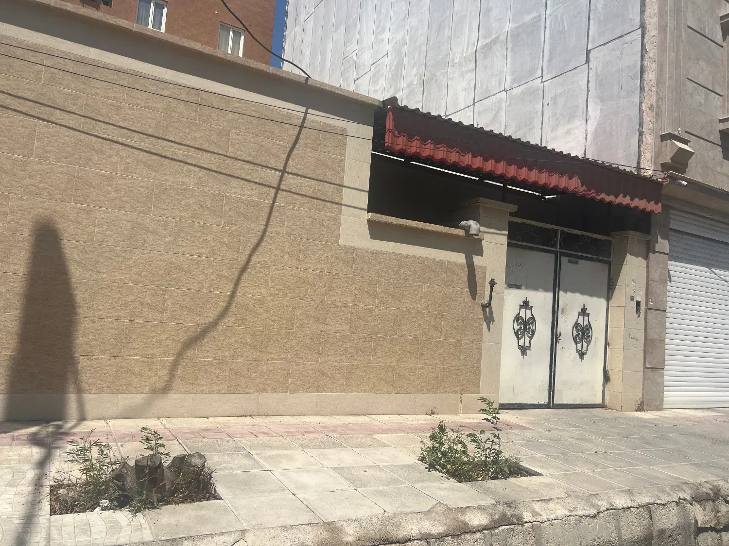 ویلای نزدیک خیابان اصلی