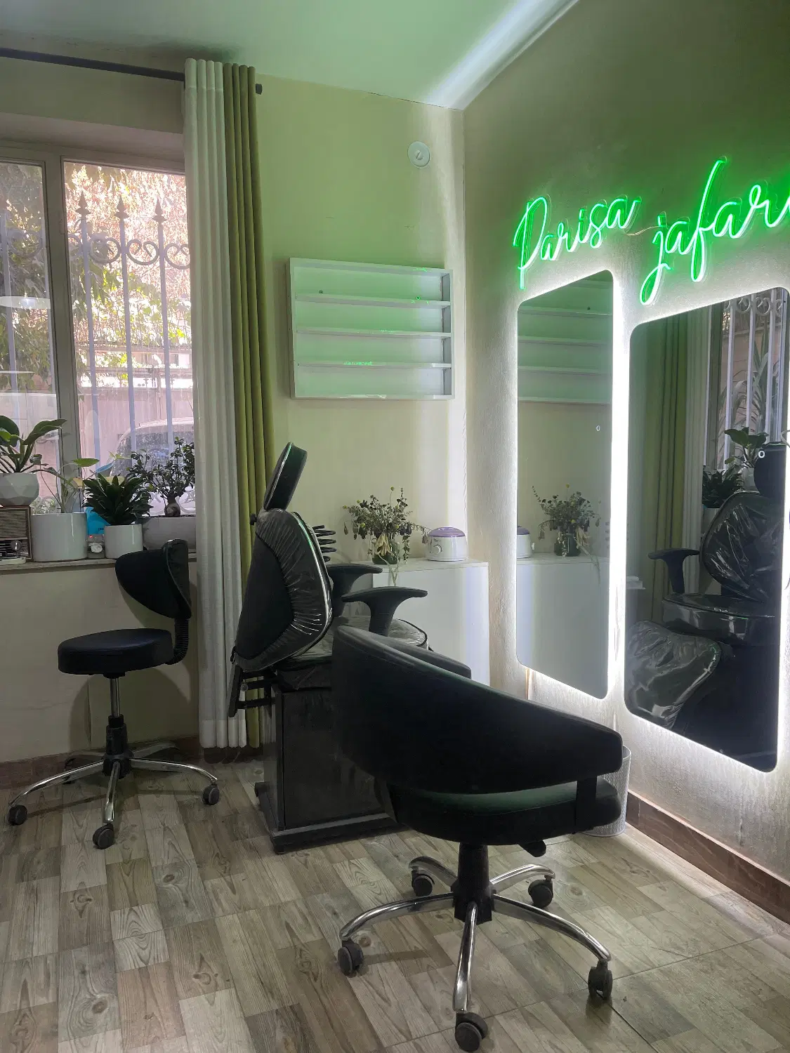 اجاره میز ناخن