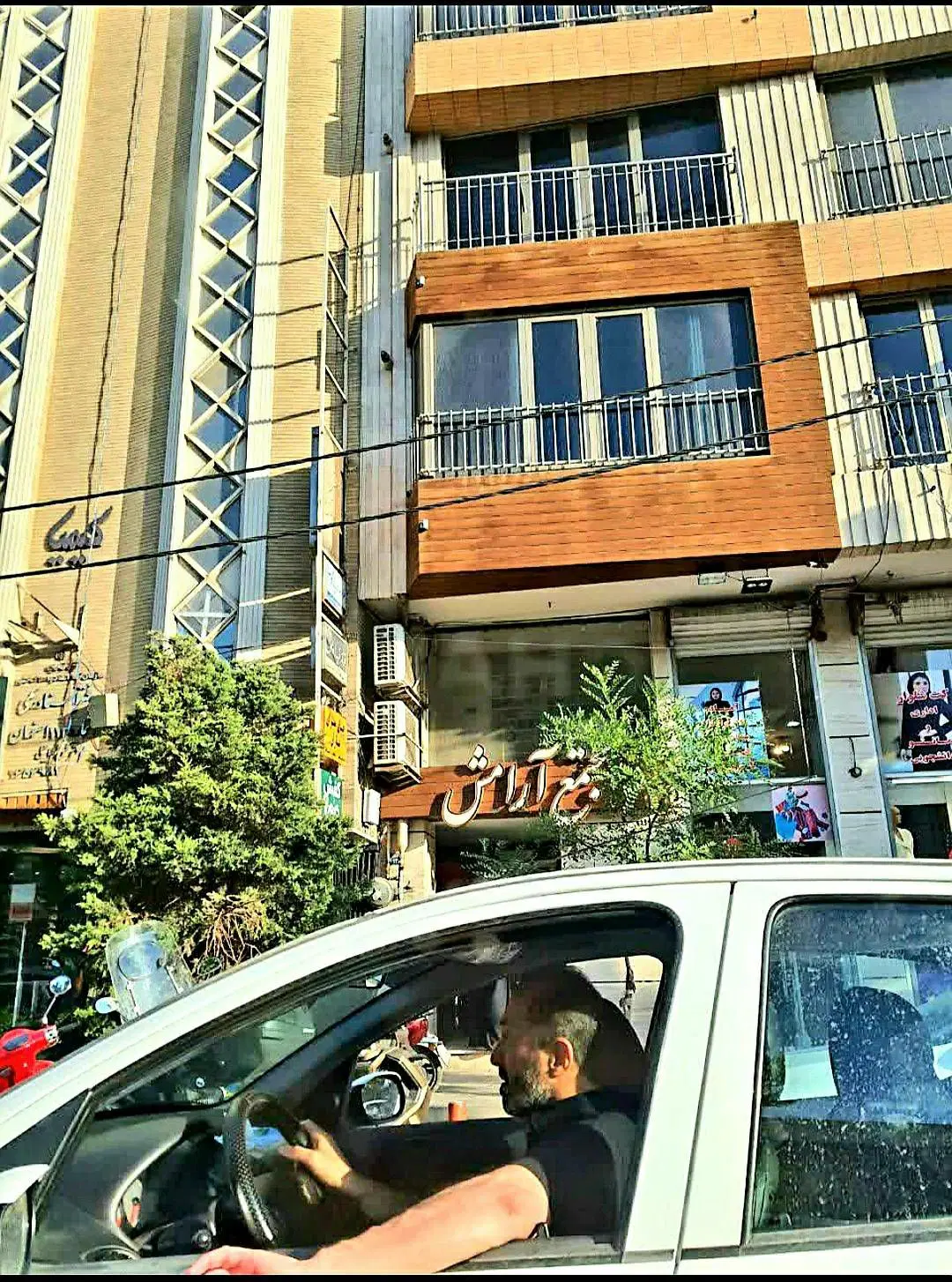 اجاره دفتر اداری ۱۰۰ متری هشت بهشت غربی سر چهارراه