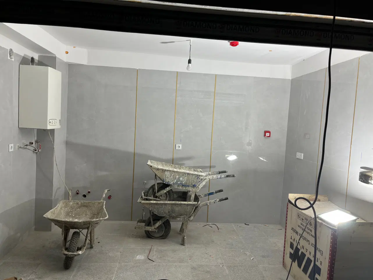 مغازه ۱۳متر ی نوساز براداران فلاح خ کاوسی