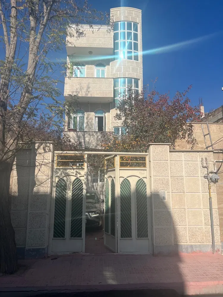 آپارتمان ویلایی سه طبقه شهرک گلستان معاوضه با واحد