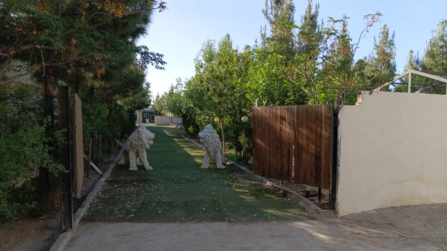 اجاره کافه در فضای باغ عمارت