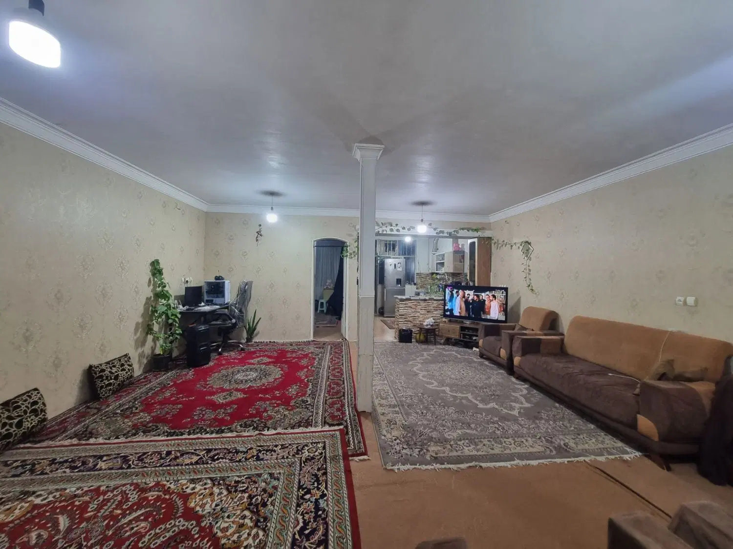 خانه ۱۲۶ متری خوش نقشه طبقه همکف با حیاط اختصاصی
