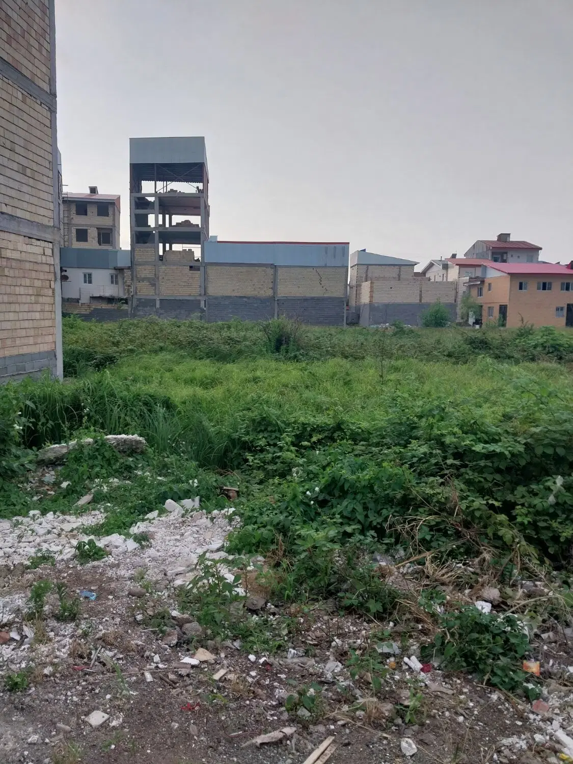 یک قطعه زمین در نوآوران
