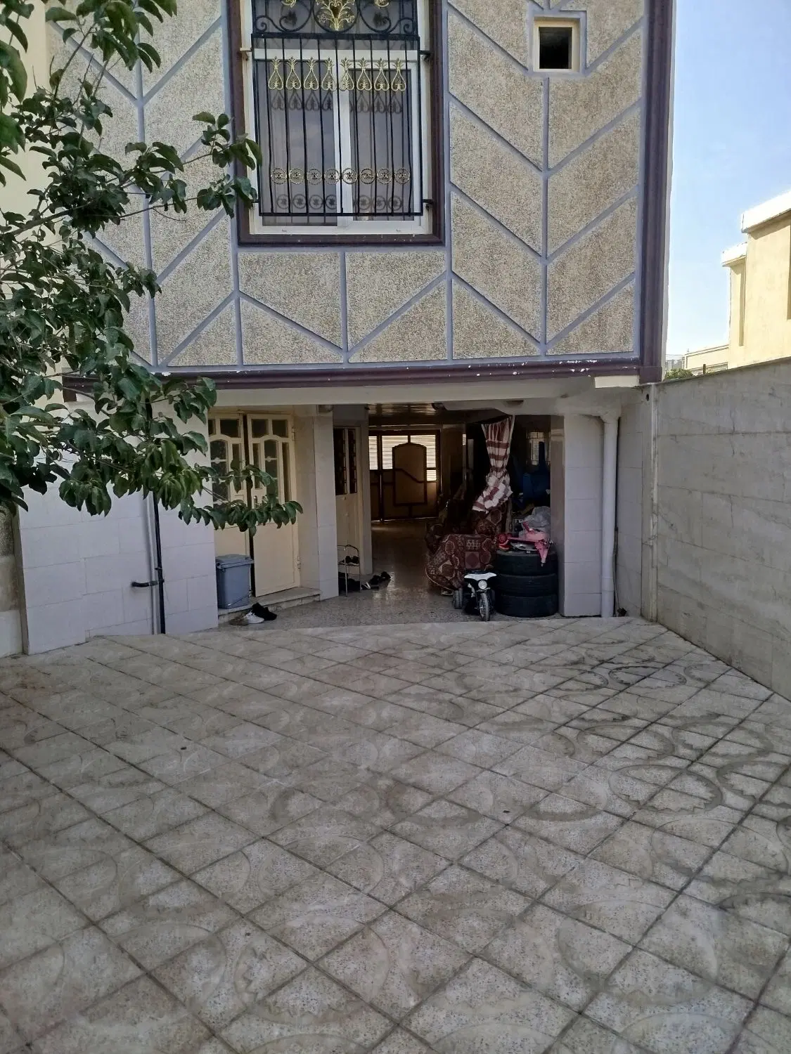 خانه سه طبقه خیابان تختی