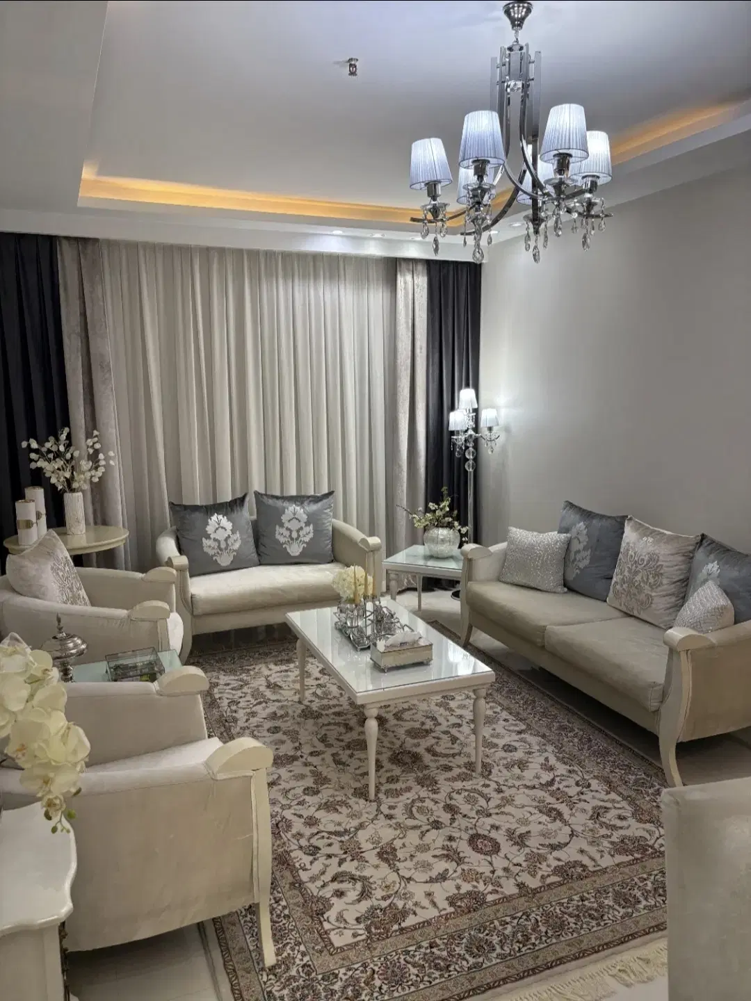 ۷۸ + ۱۲ مــتــر حیاط طـبقـه اول روبــنــما