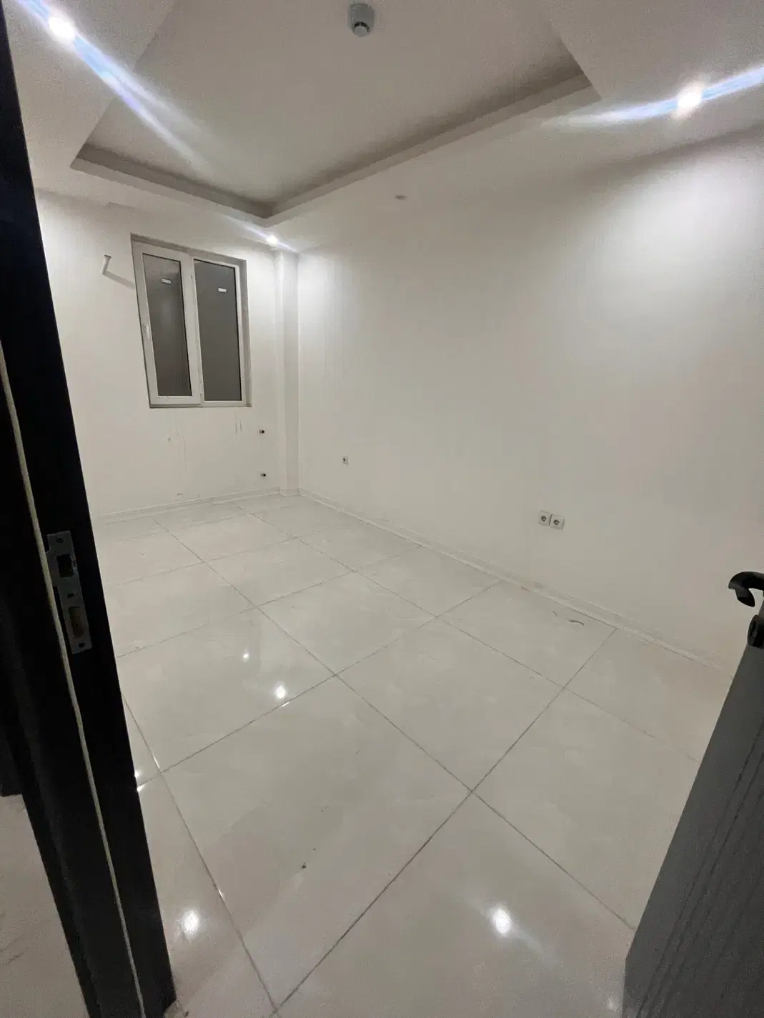 اجاره واحد اداری ۱۹۰ متر ۲ اتاق نوساز کیان اباد