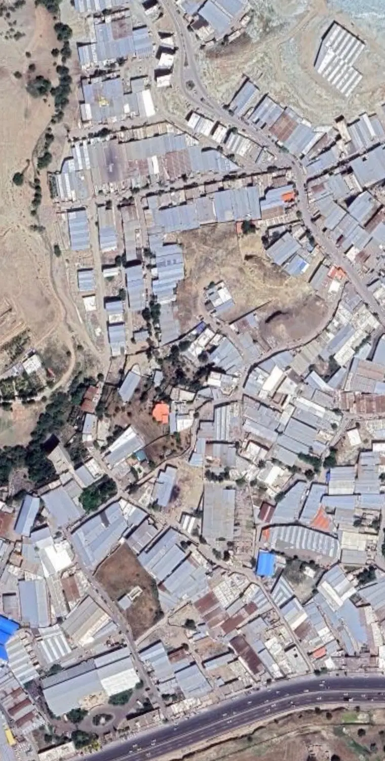 ۲۰۰ متر زمین