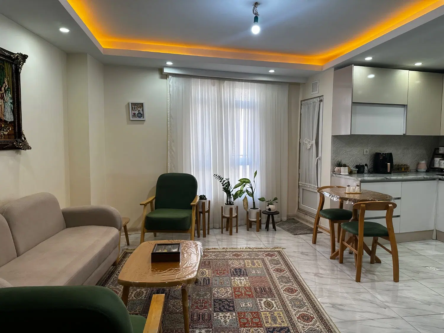 60متر فول امکانات تکواحد طبقه سوم3ساله