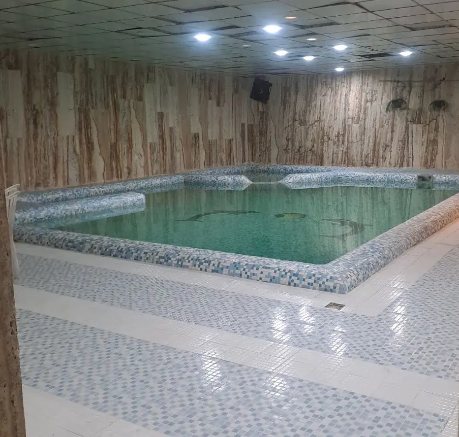 باغ و استخر سرپوشیده فاصله ده دقیقه ای تا شیراز