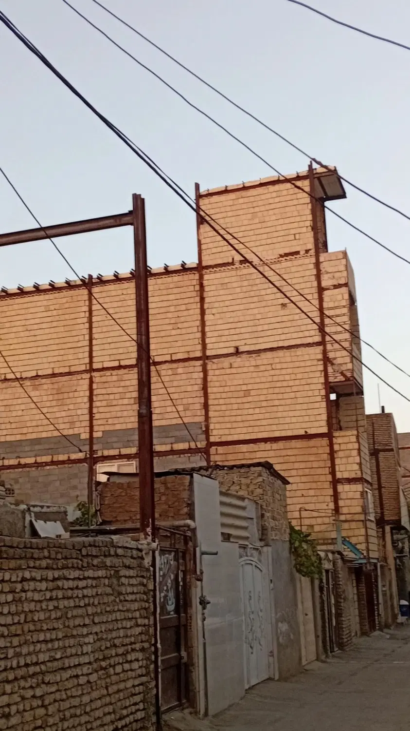 ساختمان نیمه کاره