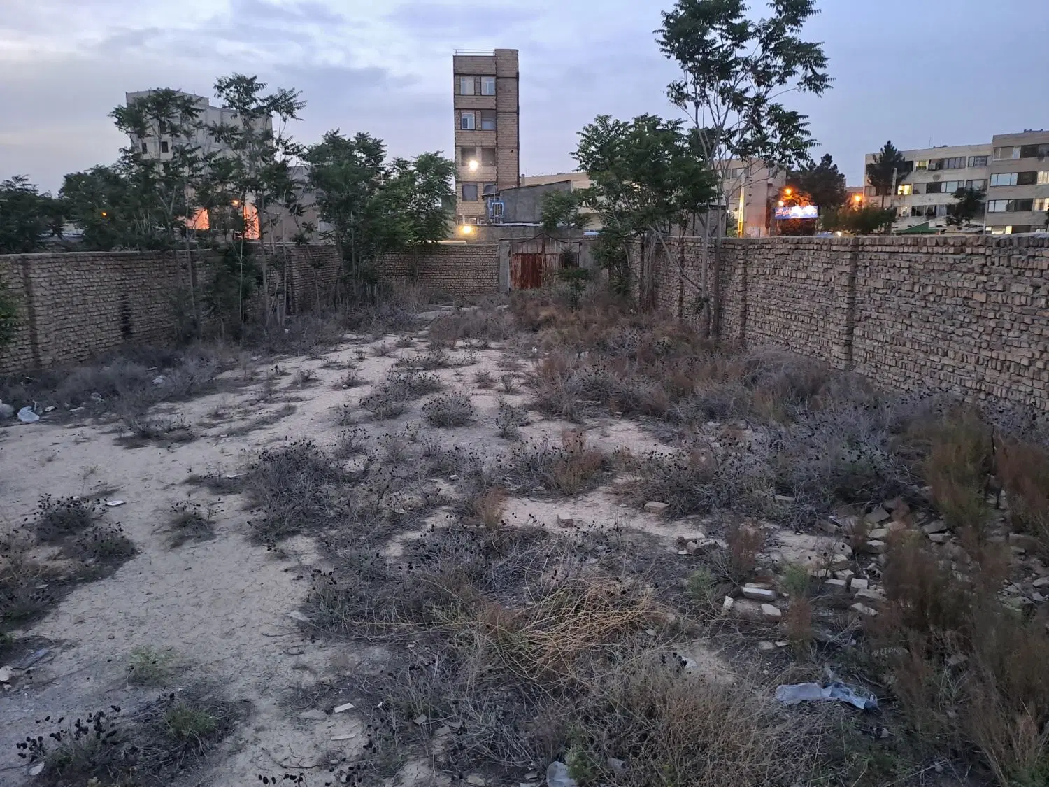 زمین چهاردیواری ۱۰۰ تا ۵۰۰ متری