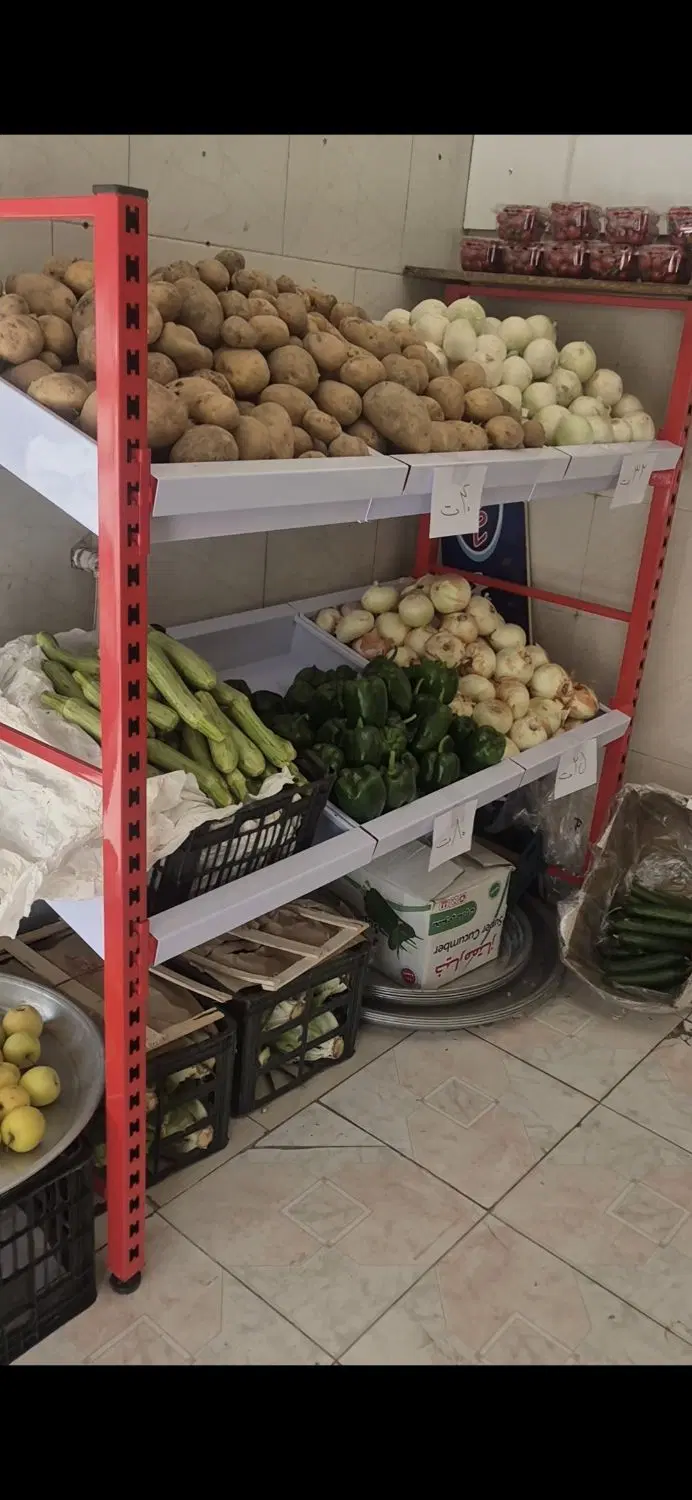 یک باب مغاره ۱۴ متری در حال حاضر میوه فروشی هست