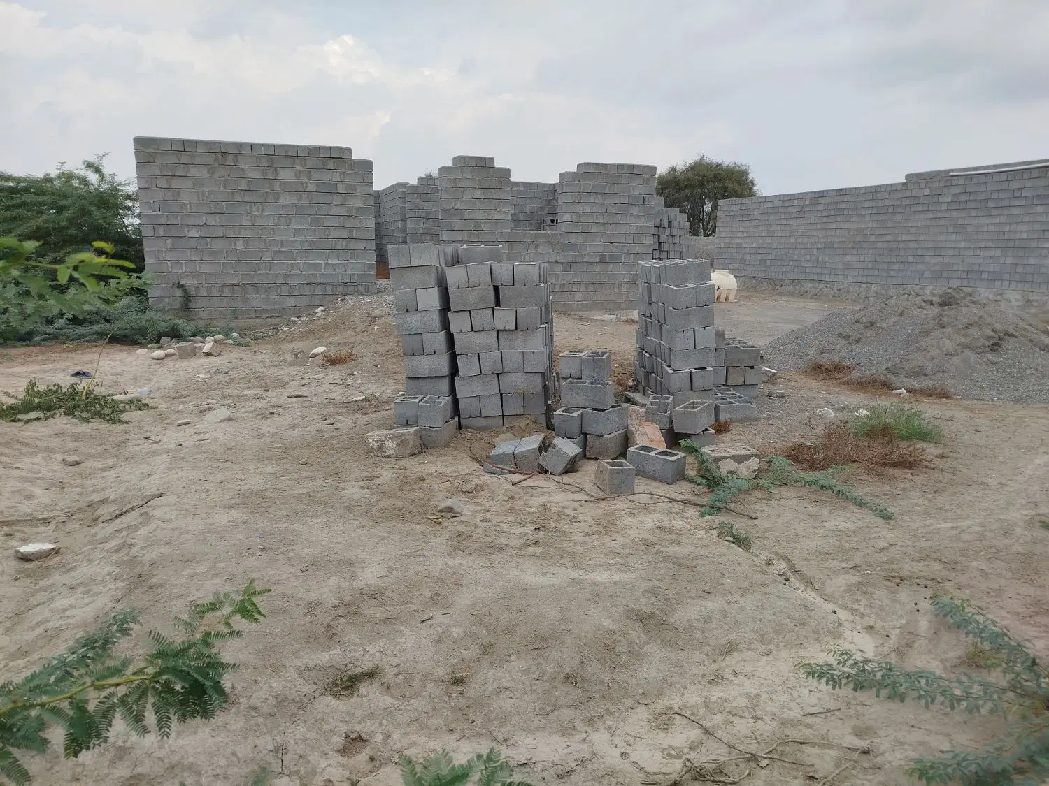 خانه نیمه کاره روستایی دهو