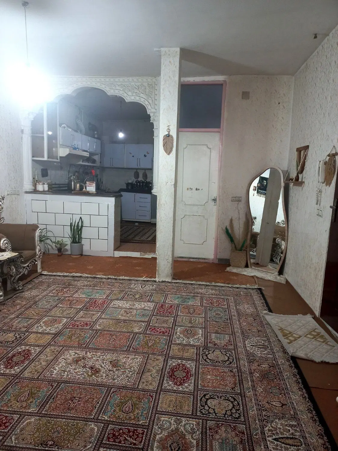 یک باب ساختمان طبقه بالا