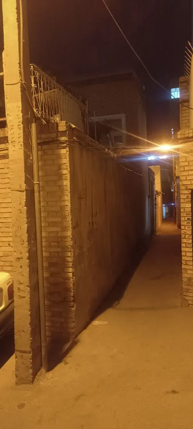 حیاط  کلنگی۲۰۳ متر بعد از عقب روی ۱۵۰ متر. گرو