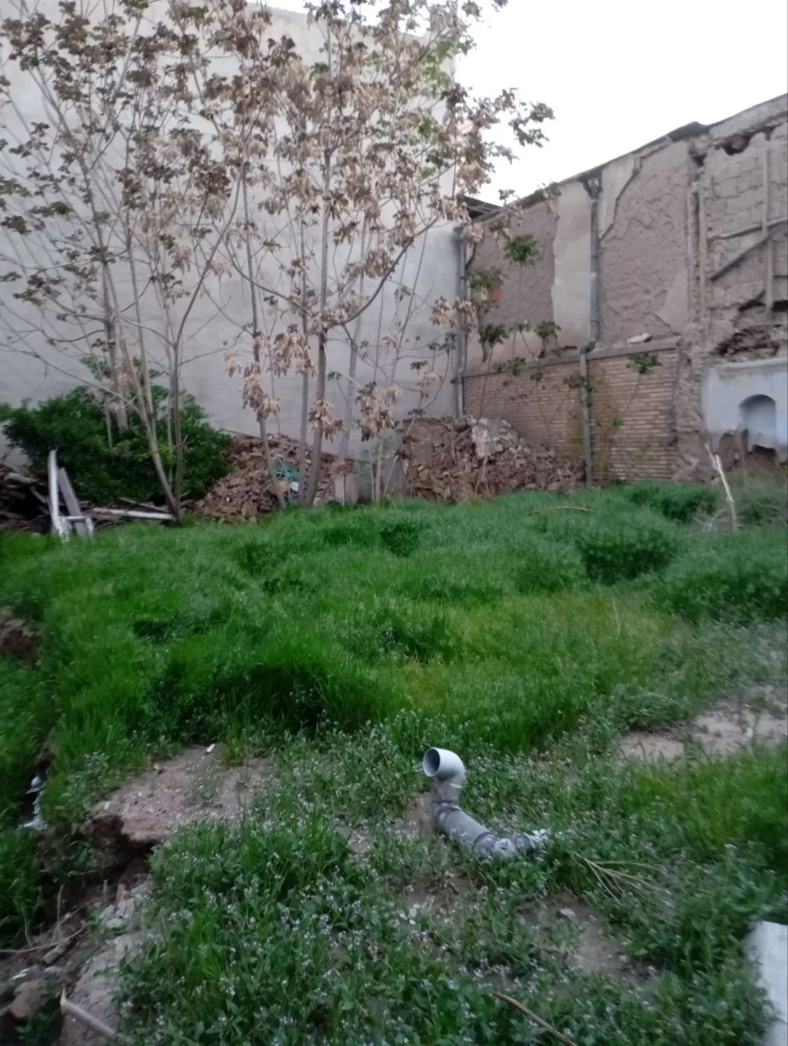 زمین کلنگی مسکونی برای ساخت و ساز