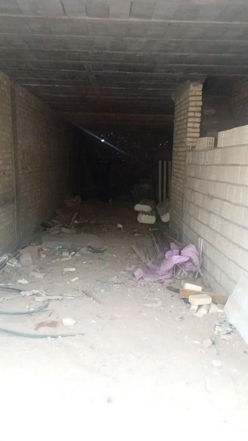 ملک نیمه ساز کوچه ۷۷
