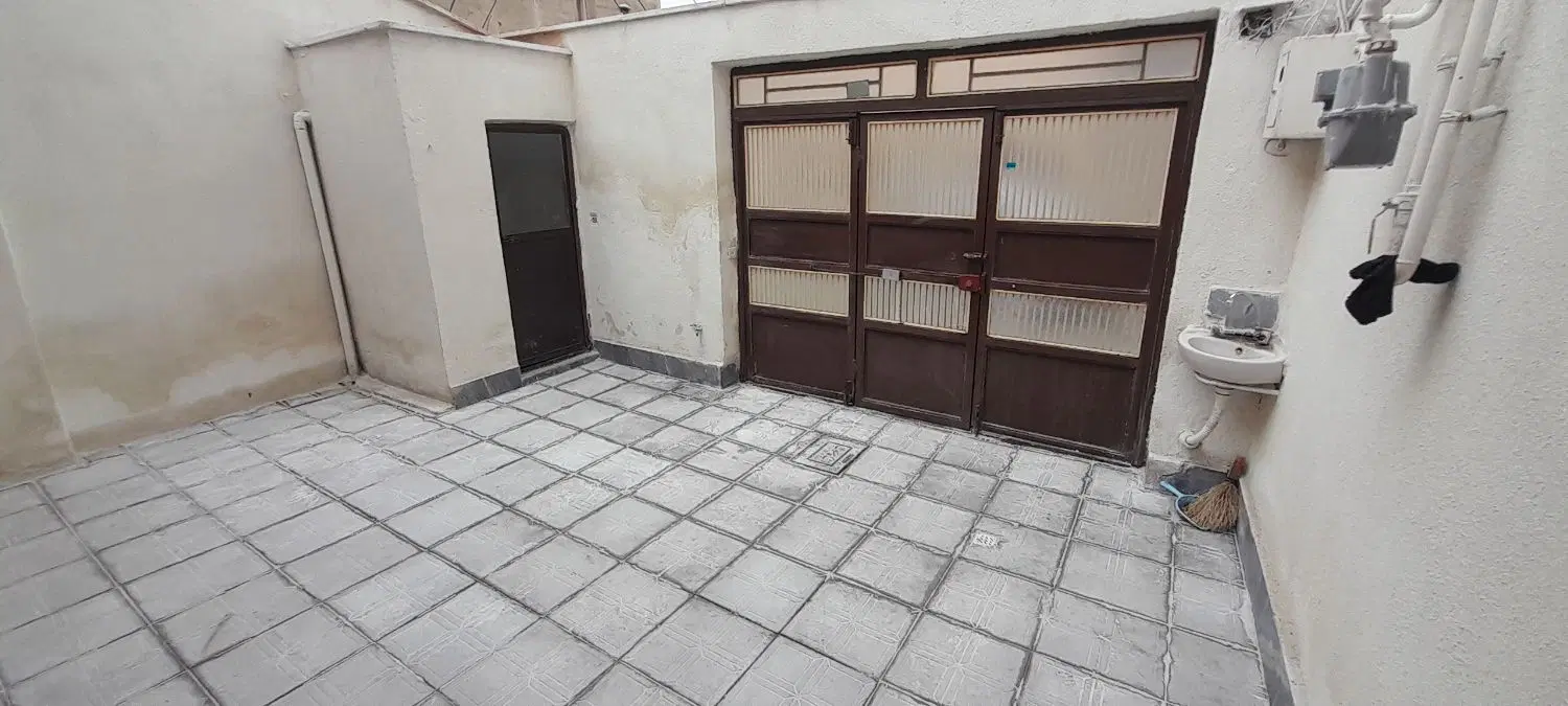 حیاط دربستی در کوی بارنج