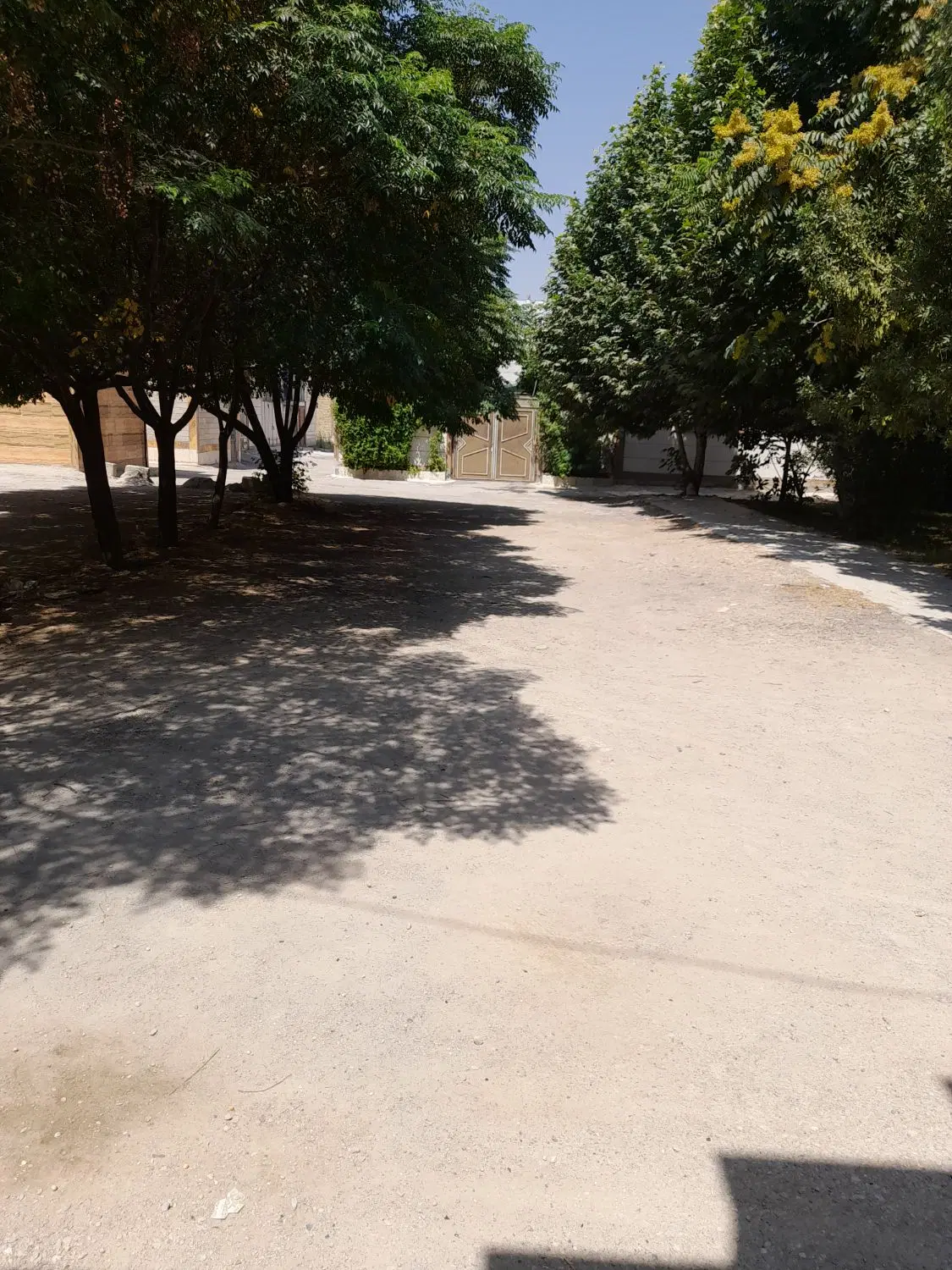 زمین ۲۴ متری ۳ نبش مسکونی تجاری